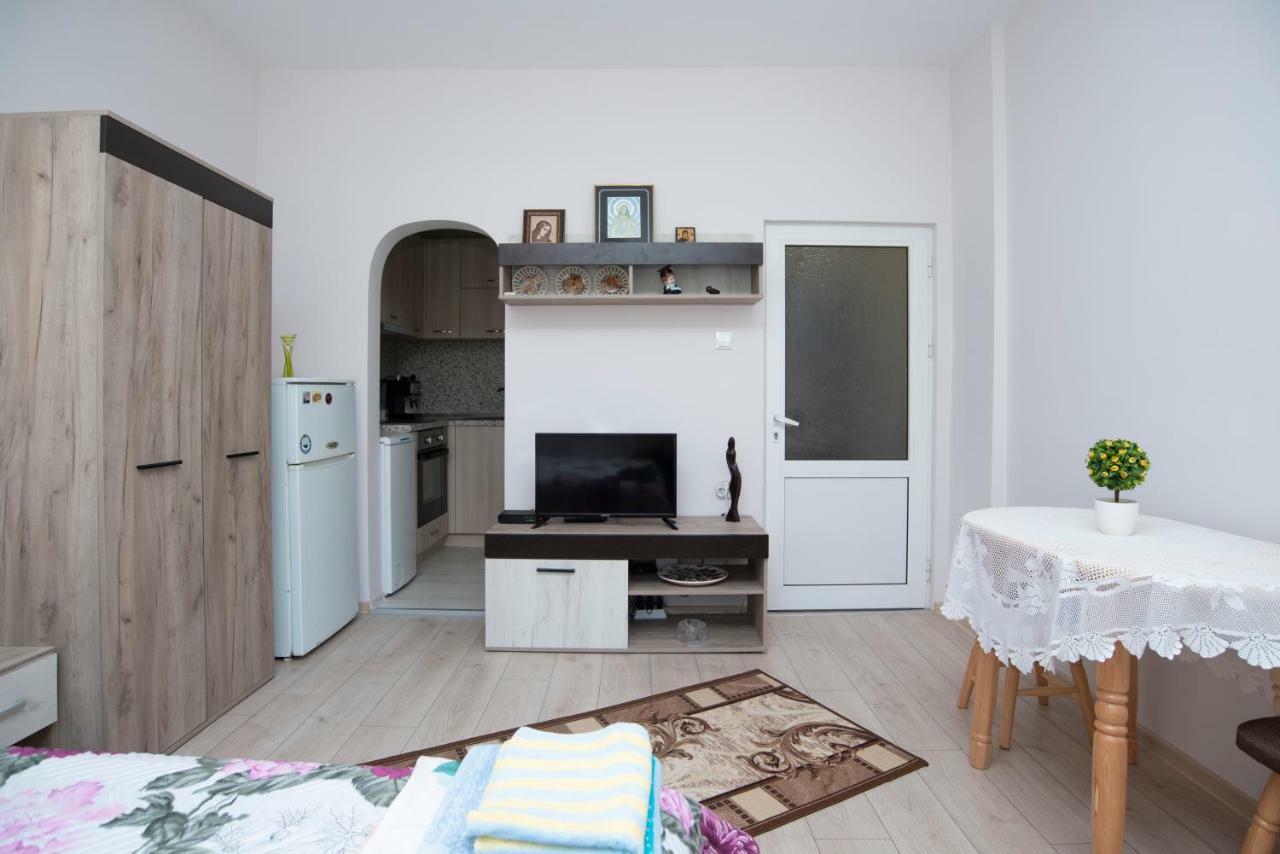 Lynn'S Oasis-Ocean Touch In Core Downtown Appartamento Burgas Esterno foto