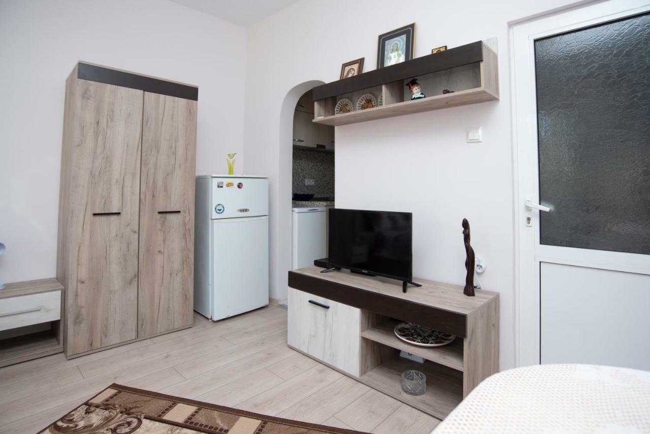 Lynn'S Oasis-Ocean Touch In Core Downtown Appartamento Burgas Esterno foto