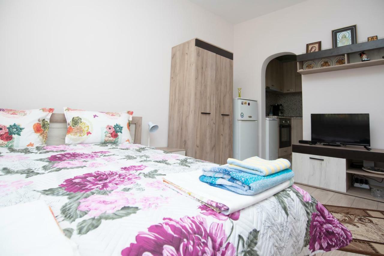 Lynn'S Oasis-Ocean Touch In Core Downtown Appartamento Burgas Esterno foto