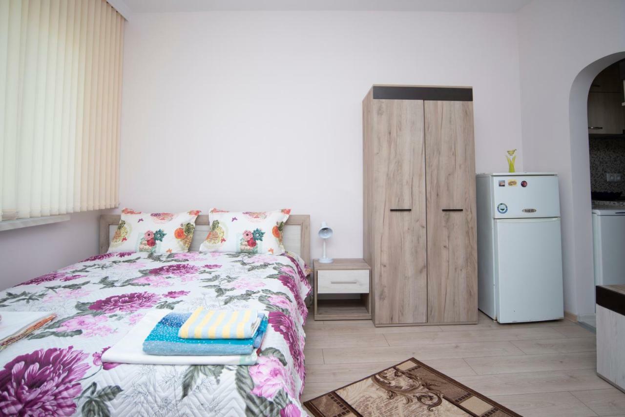 Lynn'S Oasis-Ocean Touch In Core Downtown Appartamento Burgas Esterno foto