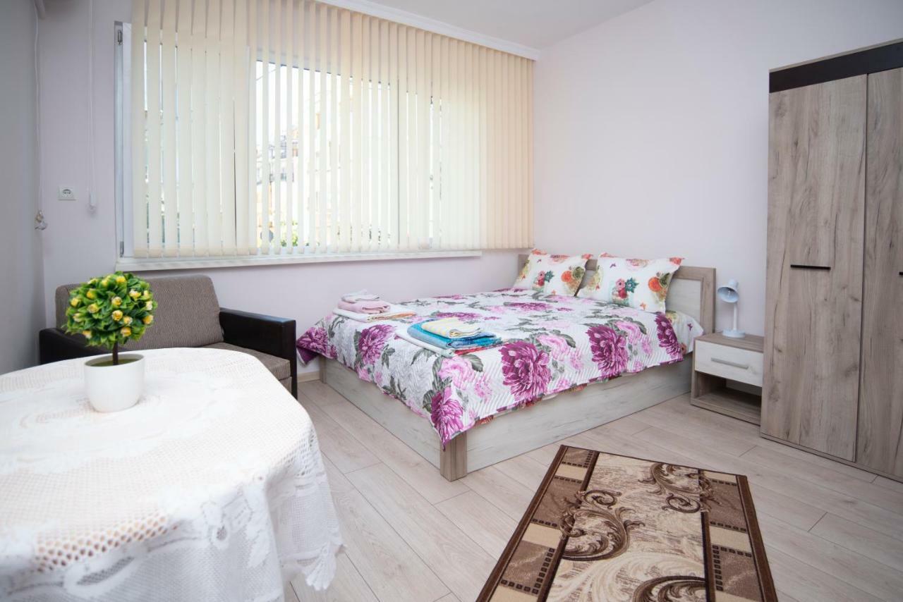 Lynn'S Oasis-Ocean Touch In Core Downtown Appartamento Burgas Esterno foto